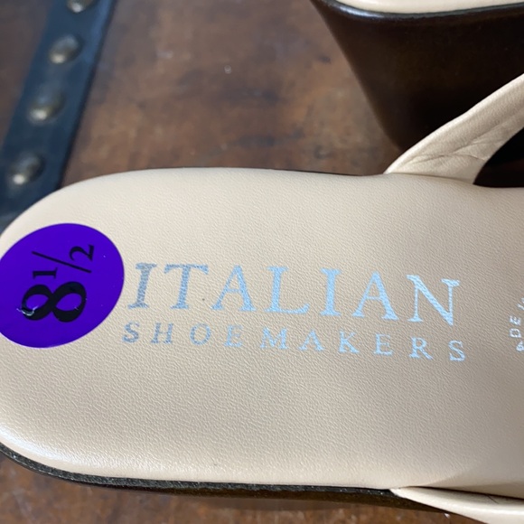 - Italian Shoemaker Tan Slid On Sandals With Flower Details - Picture 4 of 5